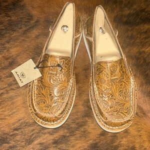 NWT Aritat slip on shoe size 7.5